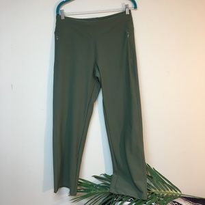 Lucy olive green yoga pants zipper pockets NWOT